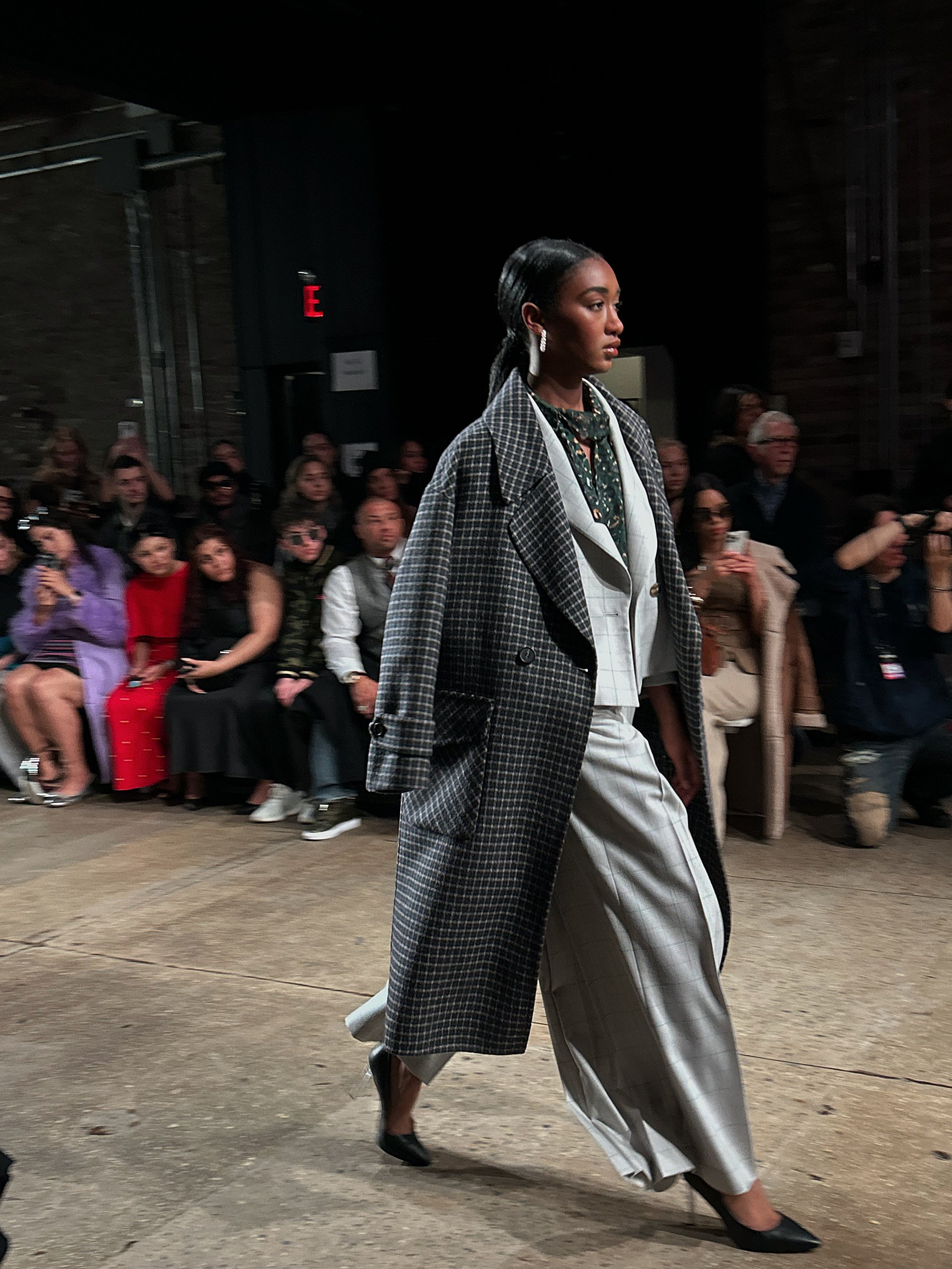 Look femme soft power suiting