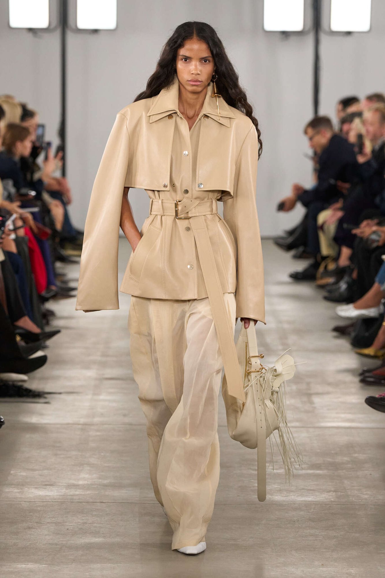 milan une femme nigmatique chez sportmax blumarine et institution modalova