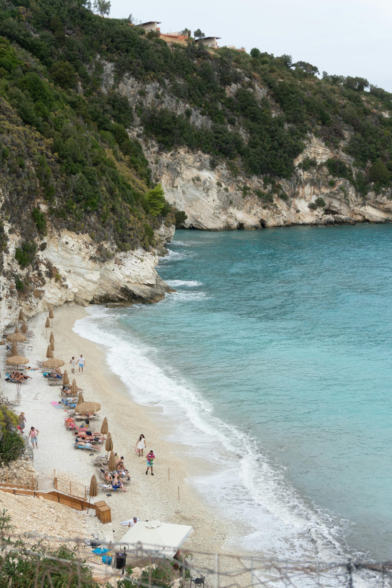 Ces lieux secrets où le luxe voyage incognito 3 La Riviera albanaise — la Mediterranee avant leffervescence Ces lieux secrets ou le luxe voyage incognito Modalova