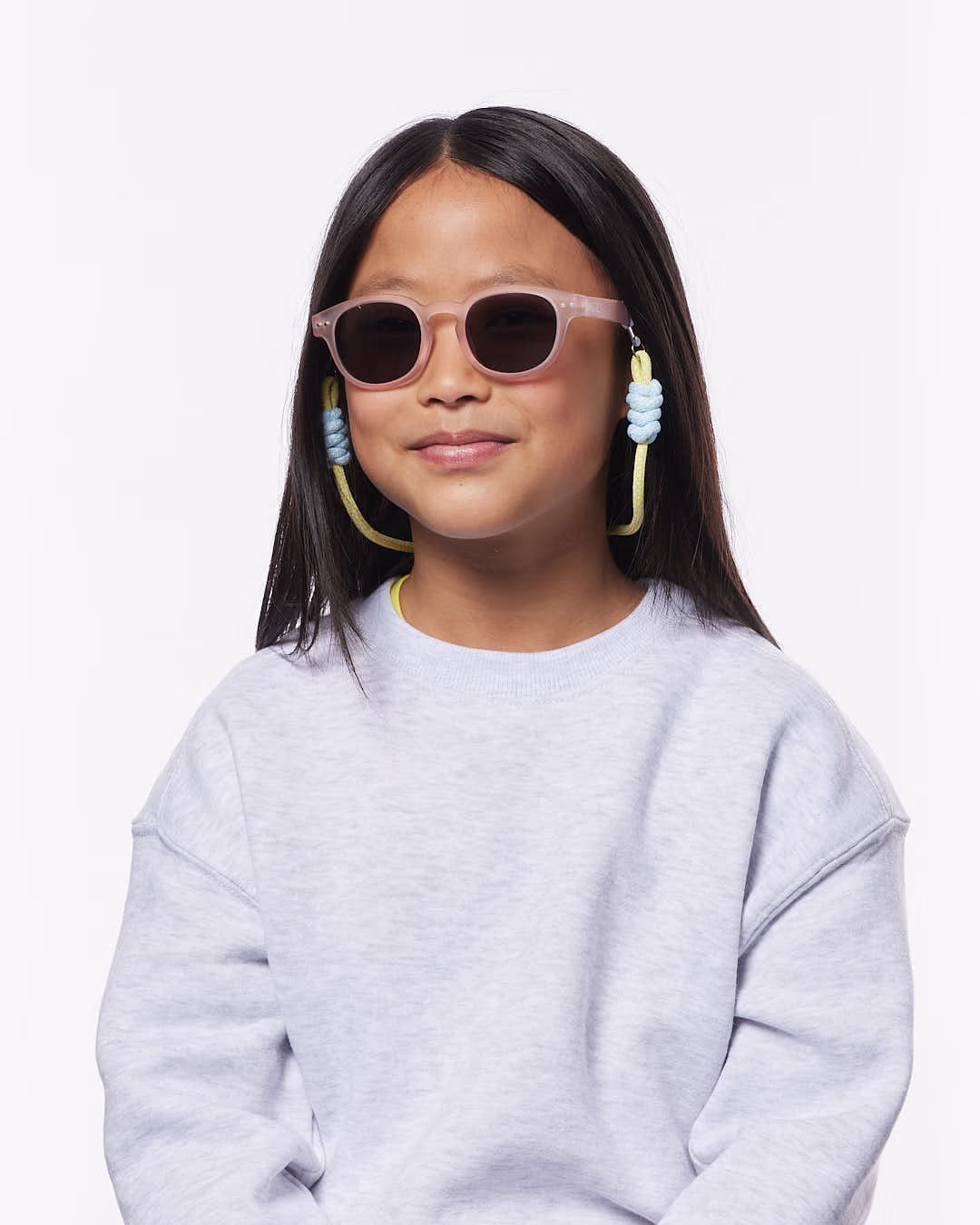 Accessoires mode enfant : pourquoi les tiny bags et les mini lunettes dominent la tendance 2026 ? 5 izipizi lunettes