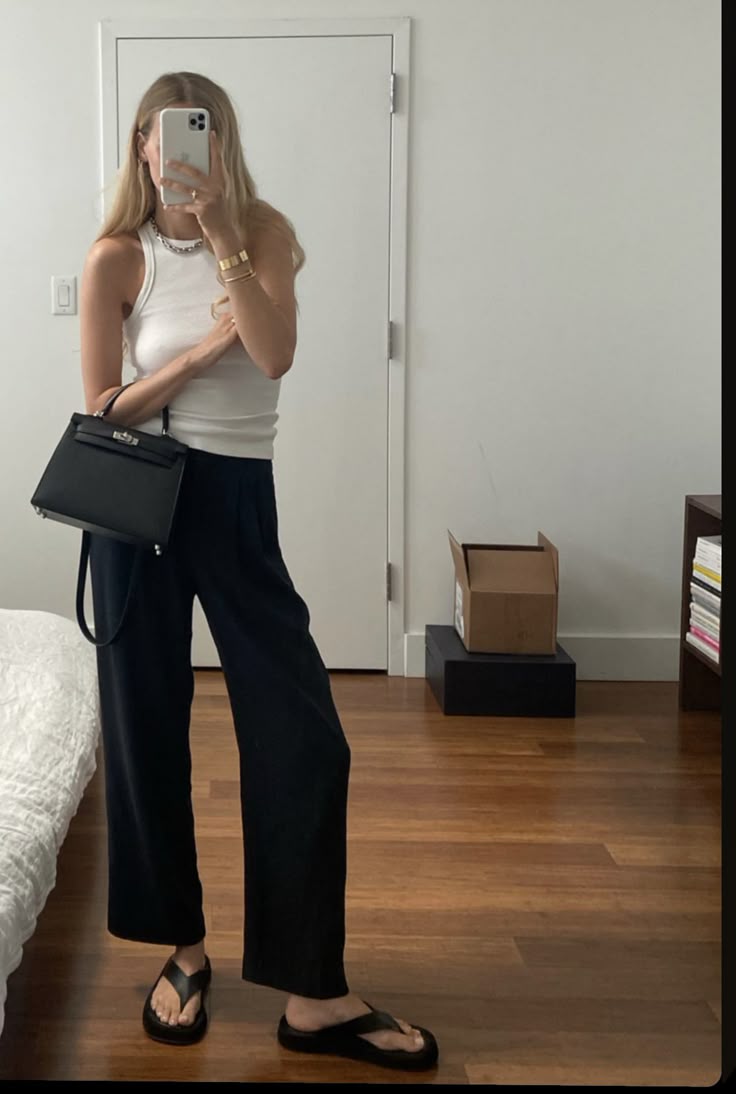 Look avec wedges flip flops