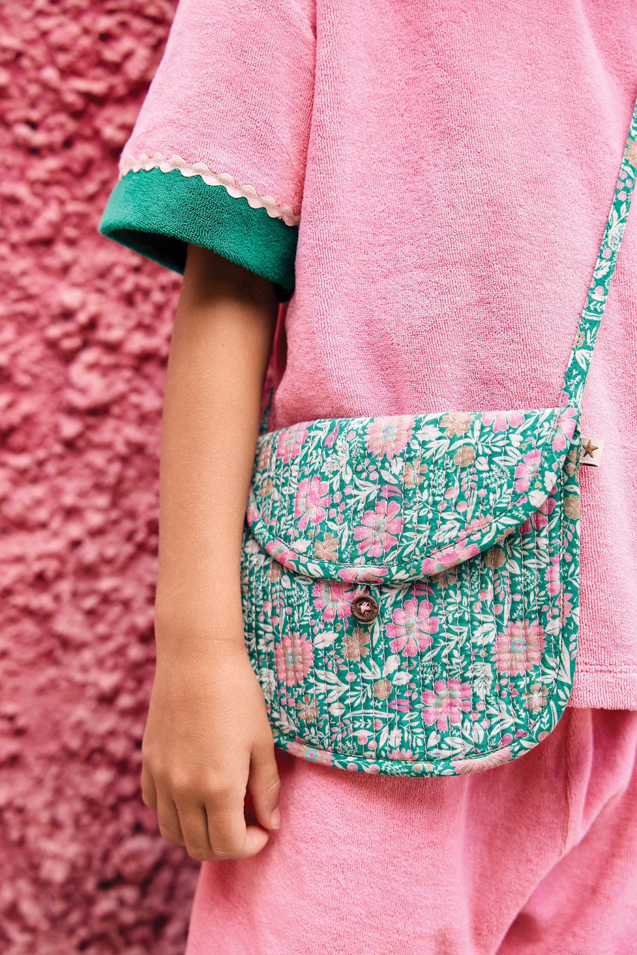 Accessoires mode enfant : pourquoi les tiny bags et les mini lunettes dominent la tendance 2026 ? 3 tinybags bonton