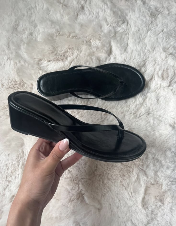 Tongs compensées cuir noires