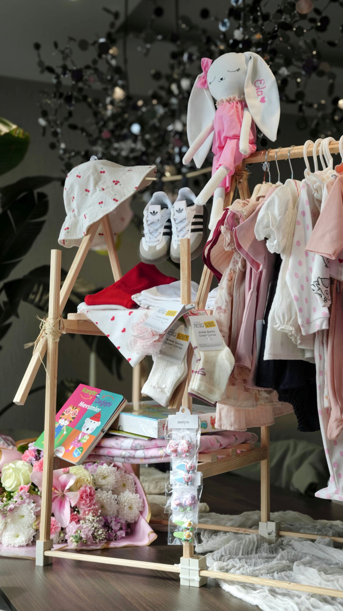 Bien choisir le premier vestiaire de bébé 3 Composer un vestiaire pratique et harmonieux Bien choisir le premier vestiaire de bebe Modalova