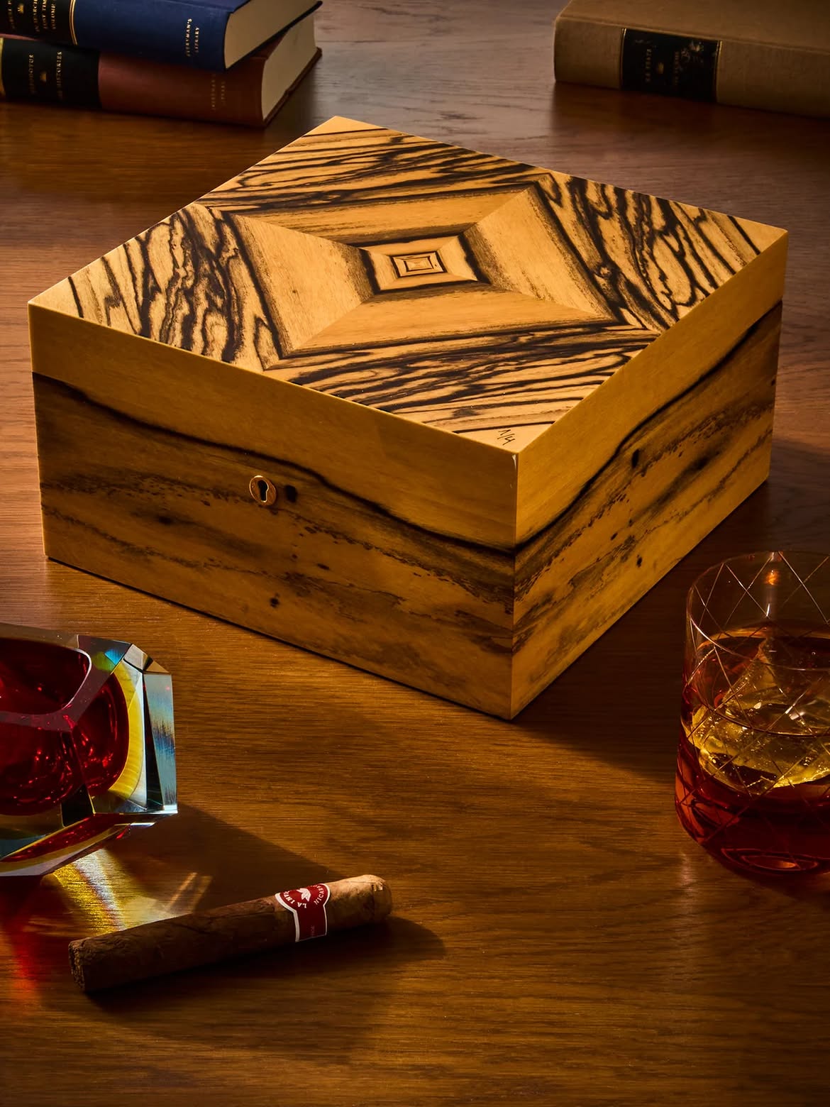 Tabletier de luxe : les secrets d’un artisanat précieux 3 Elie Bleu et la culture de lobjet precieux Tabletier de luxe les secrets dun artisanat precieux Modalova