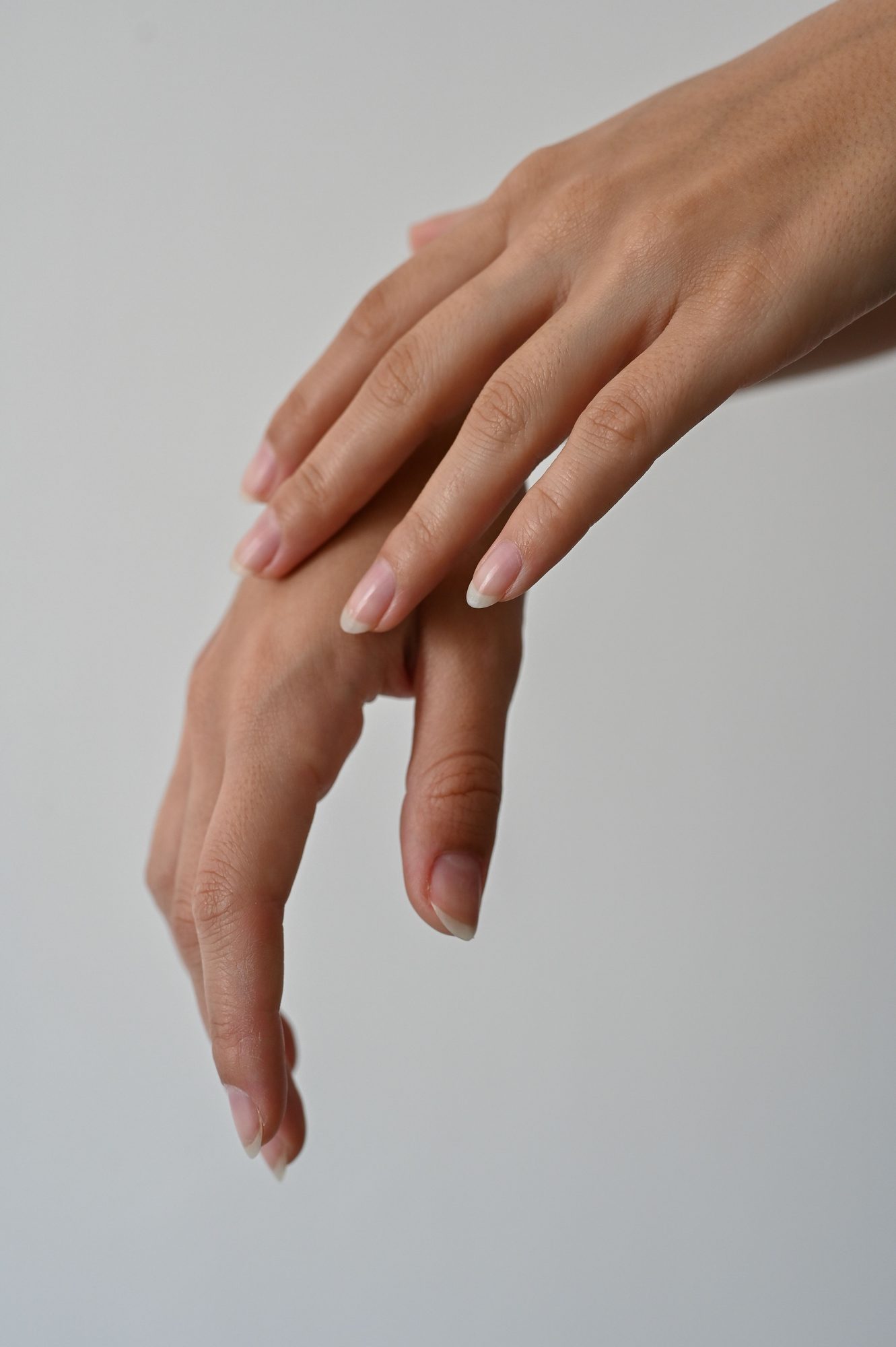 La routine pour des ongles naturels et soignés 2 Des ongles naturels qui redefinissent la manucure chic La routine pour des ongles naturels et soignes Modalova