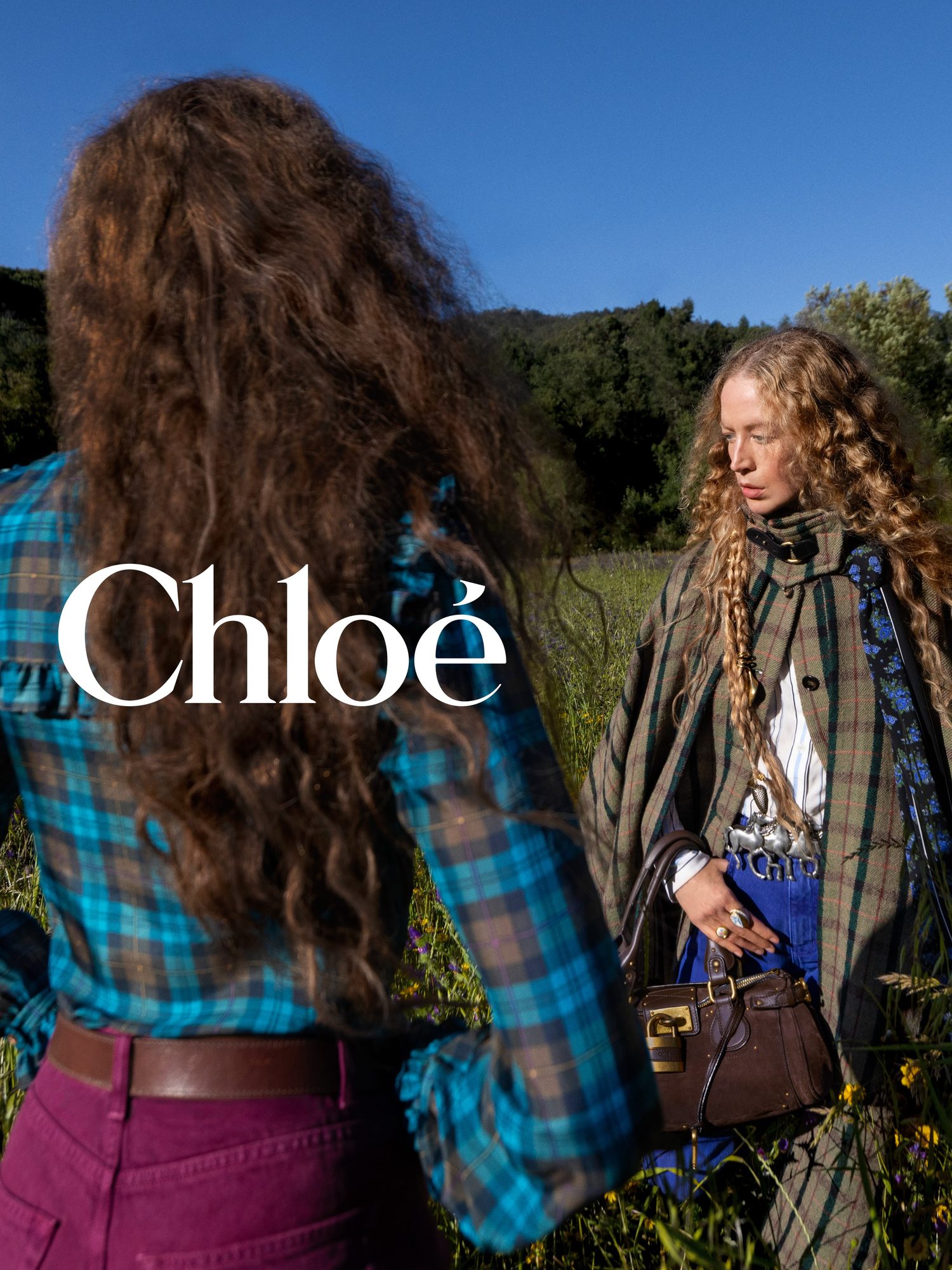 Le tartan et l'argyle comme motifs signatures de cet automne 2 Chemise motif tartan Chloé FW26