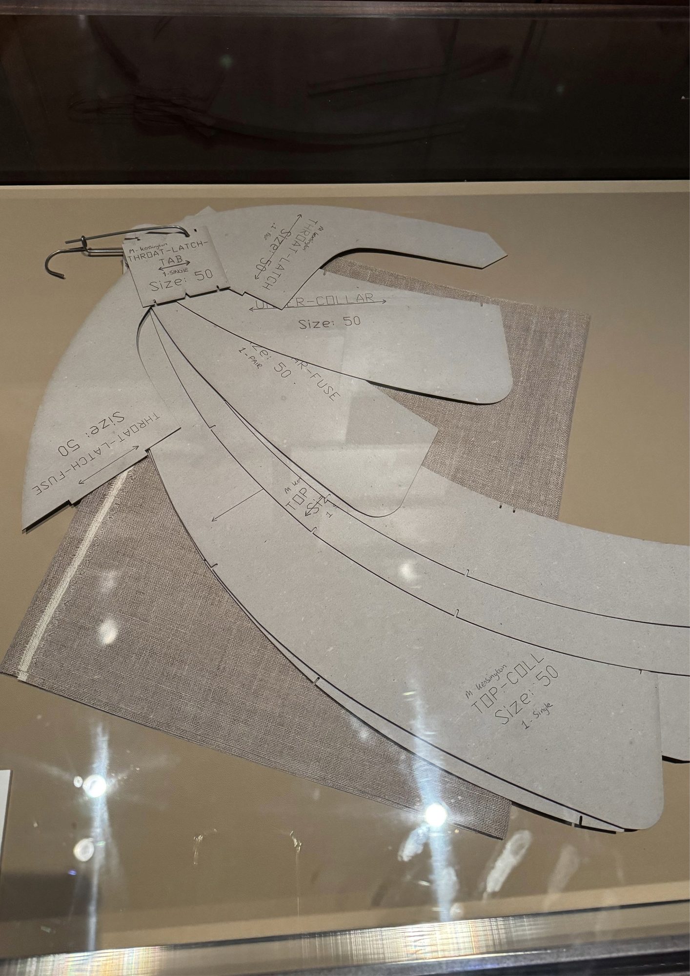 The Burberry Trench: Crafting an Icon - le rdv du V&A Museum 8 Patron col trench Burberry