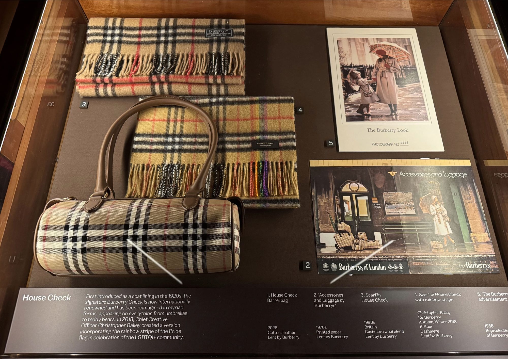 The Burberry Trench: Crafting an Icon - le rdv du V&A Museum 7 Burberry Check