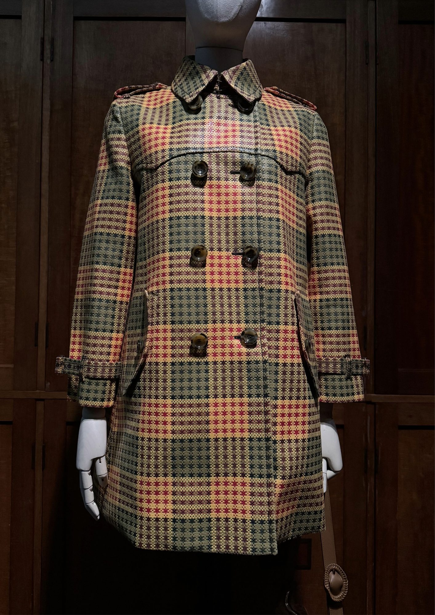 The Burberry Trench: Crafting an Icon - le rdv du V&A Museum 5 Trench Burberry court expo V&A