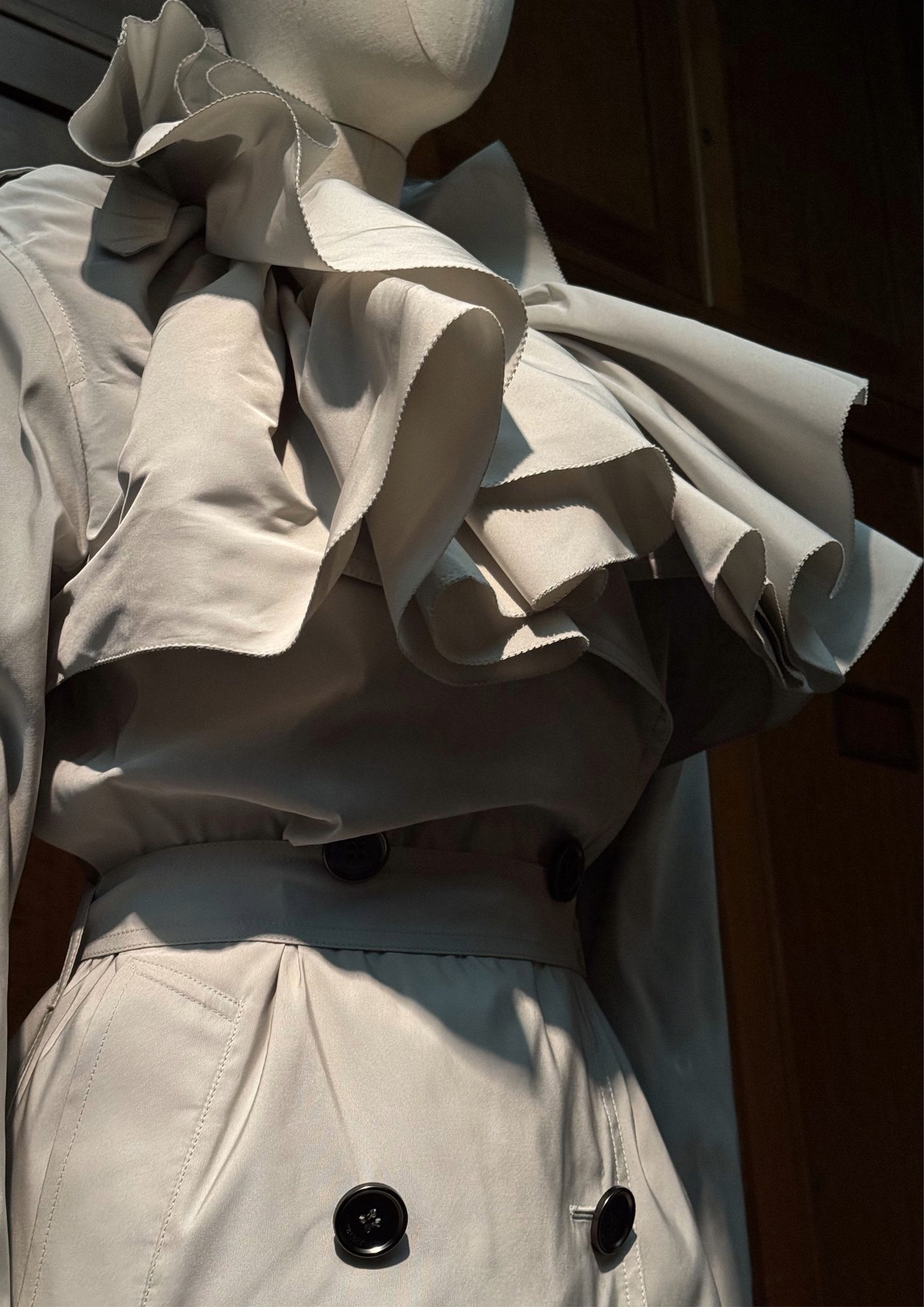 The Burberry Trench: Crafting an Icon - le rdv du V&A Museum 10 Col trench Burberry exposition Londres